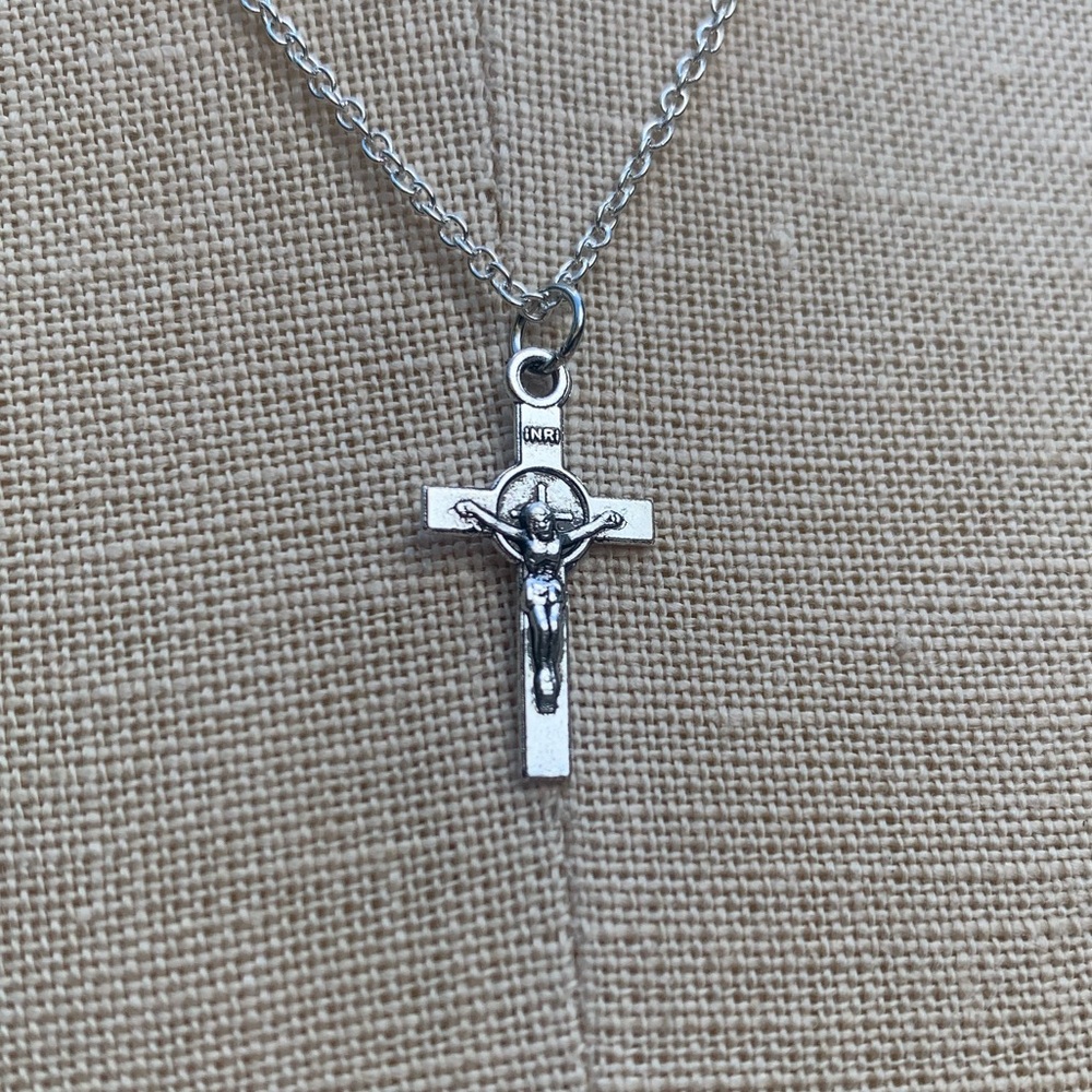 NWT Sterling Silver Plated Chain & Crucifix Alloy Metal Charm Necklace - Picture 7 of 14